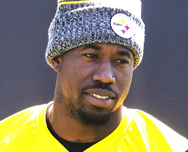 Steelers in contract talks, B1